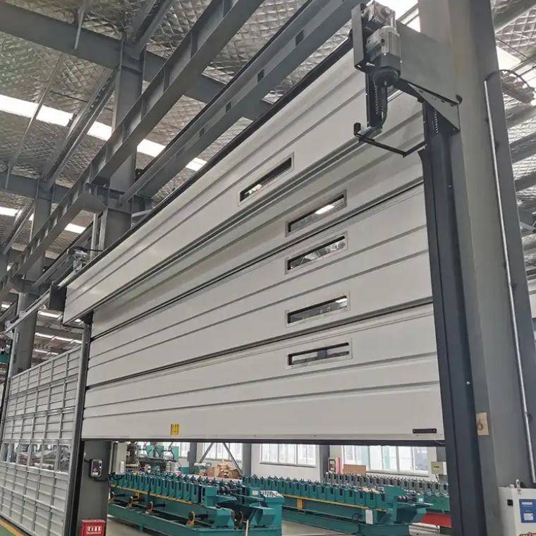 Rèm nhựa PVC khung thép tự động xếp chồng lên cửa gara máy bay